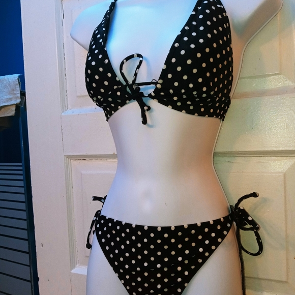 Bikini - Picture 2 of 2